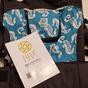 LILLEbaby Essentials 4 in 1 Carrier